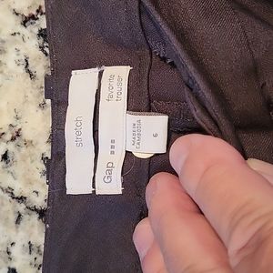 Size 6 Gap strech black paints